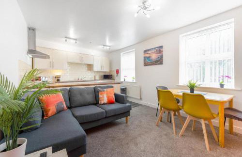 NEW! Stylish 5-Bed Apartment in Stockton-on-tees by Stay With Us, Perfect for Contractors & Large Groups, FREE Parking! - Foto 1