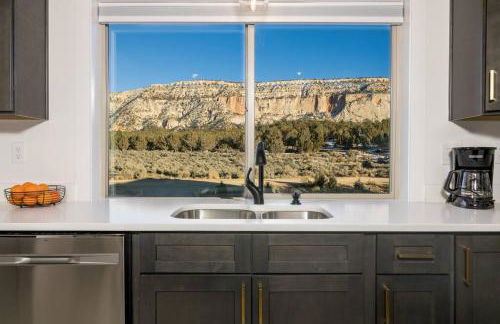 Painted Cliffs-Hot Tub, Amazing Views Between Zion and Bryce - Foto 6