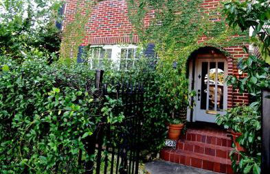 Refuge in the Heart of Montrose - Photo 16