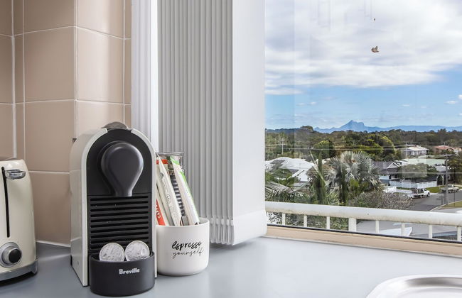 Marine Mirage - 2 Bedroom Apartment with Beachfront Vibes - Photo 7