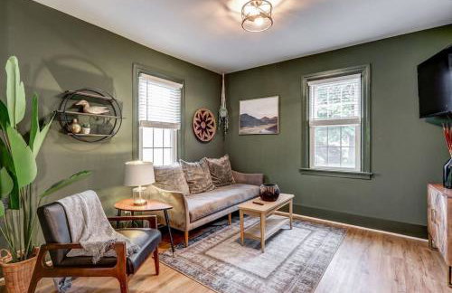 Cozy Dark & Moody Home New Reno 10 mins to Lanc - Foto 1