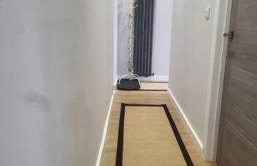 Town Centre Modern 1 Bedroom self-contained Apartment - Photo 21