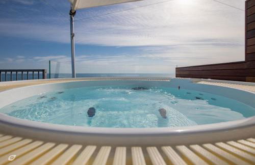 Beachfront Penthouse with private parking - Foto 6