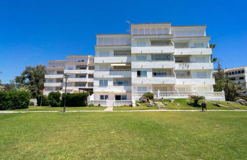 Modern apartment with pool on the beachfront in Marbella by SharingCo - Photo 16