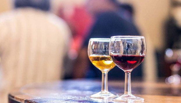 Visita a la bodega Real Companhia Velha + Tren turístico - Foto 5, Degustación de vinos