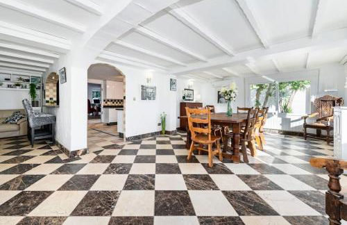 Entire Large Villa next to Award-winning beach - Foto 48