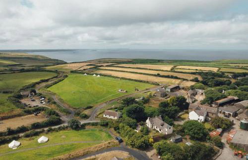 Lomu - Cosy Coastal Shepherd's Hut with Log-Burner and WiFi - Foto 6