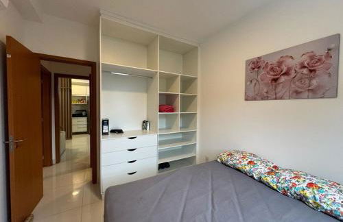 Apartamento novo a 350 m da praia das Toninhas em Ubatuba - 2 dormitórios sendo 1 suite, piscina, varanda gourmet com churrasqueira, ar condicionado, cozinha completa, garagem privativa - Foto 11