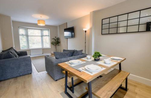 'Station House' Cosy Renovated Family-Friendly Home in Runcorn, Cheshire - Train Station Liverpool Chester Links, Brindley Theatre - Foto 1