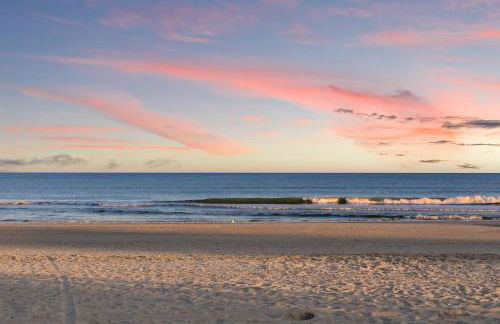 Sunshine House #2-Selfie-Friendly - Steps to Beach - Foto 34