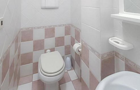 2 Bedroom Beautiful Apartment In Marina Di Campo - Photo 27