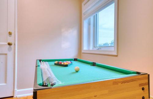 Patio Paradise Stylish 3BR Home with Gaming Room - Photo 14