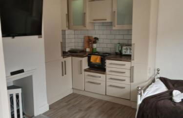 Little Dorrit Studio flat Rochester ME1 1XZ - Photo 10