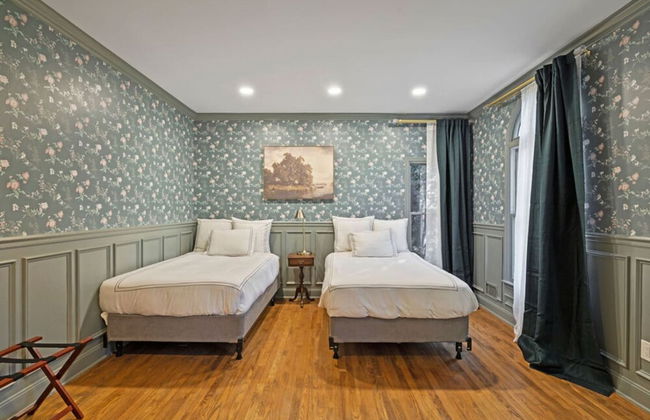 Elegant Spring Stay on Peaceful Retreat - Photo 50