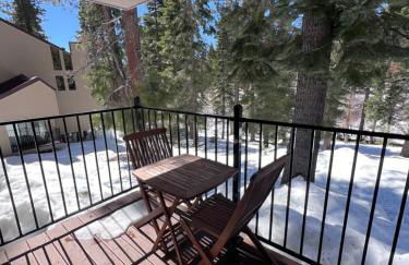 Alpine Escape: Tahoe Oasis Steps from Lake - Foto 32