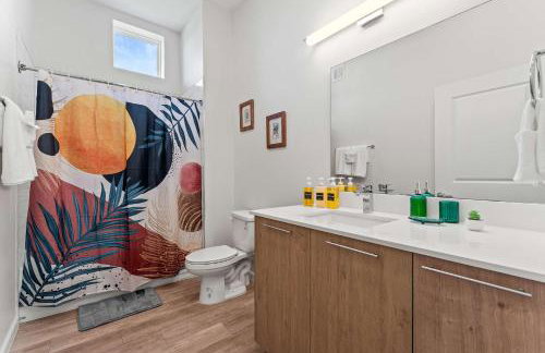 Riviere 3BR Apartment Stylish King Family Pets Friendly Pool & Gym Near Epic Universe - Foto 32