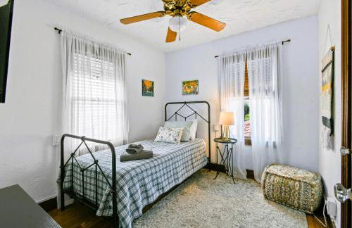 1926 Mediterranean Home with Heated Pool Sleeps 12 - Foto 50