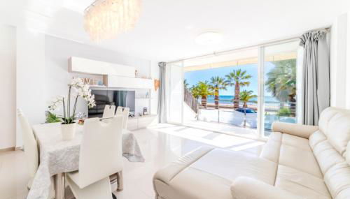 Frente a mar salida directa playa solo 30M agua - Foto 5