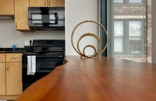 West Loop - City Views With In & Out Parking 6 - Photo 38