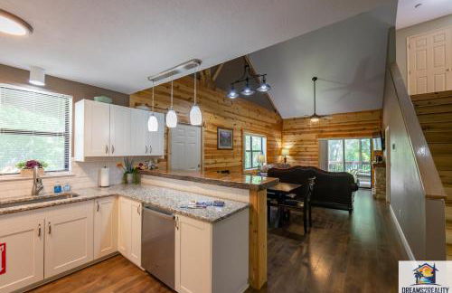 3BR Condo with Lake View - Trout Fishing - Playground - 2 Pools - Stairs Required - FREE TICKETS INCLUDED - PR69-9 - Foto 20