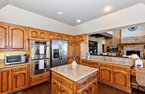 Stunning LAKE VIEW Game Room Spa Walk To Village - Photo 9