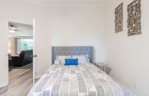 Cozy 3BR Country Retreat with Porch Games & Modern Comforts - Foto 16