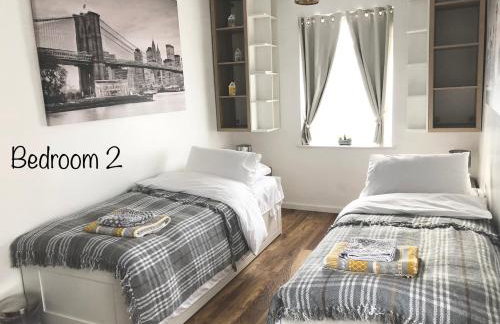 Cannock Chase Guest House - Modern Super Spacious Renovated home for 6 guests - Foto 13