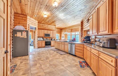 Liberty Pines - Lakefront Log Home, Swim Spa & Game Room - Photo 26