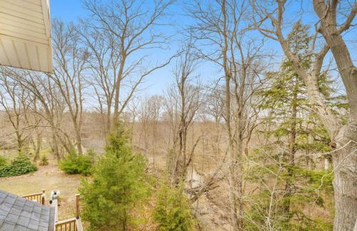 Peaceful Forested 5 Bdrm Near Lake sleeps up to 16 - Photo 18