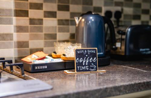 4BR 2Bath Home -Hot Tub, Free Parking & Games Room - Foto 40