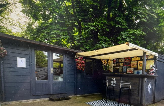 Beautiful 1-bed Secluded Cabin, With bar & Fire - Foto 1