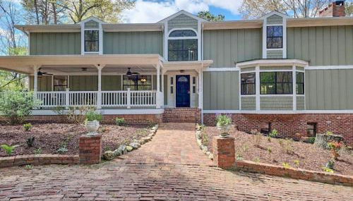 Large Hillside Retreat with Pool and Hot Tub - Foto 2