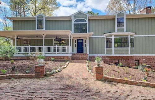 Large Hillside Retreat with Pool and Hot Tub - Foto 2