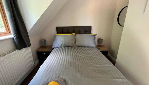 2-Bed House - Sleeps 6 - Garden Parking Wifi - Foto 4, furniture