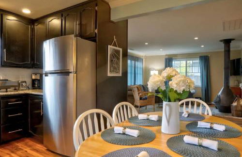 Spruce Beach Cottage - Walk to beach - Photo 13