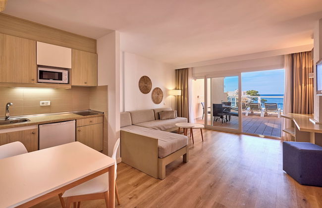 Universal Aparthotel Don Camilo - Photo 17