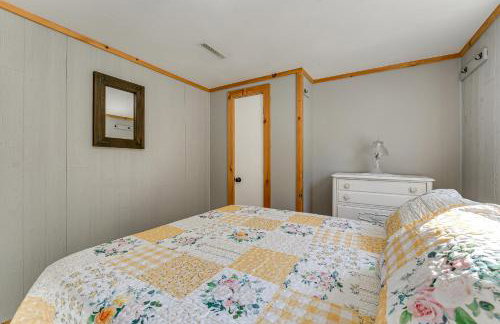 Wayland Retreat with Deck Walk to Downtown! - Foto 19