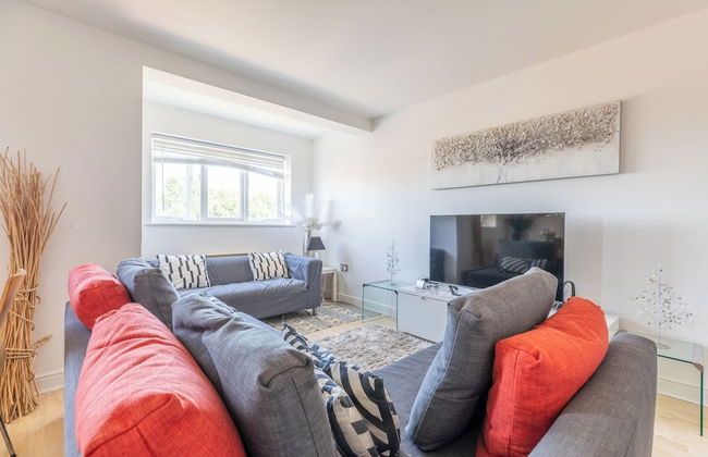 Skyline Haven Modern 2BR w/ Free Parking & 4kTV - Photo 41