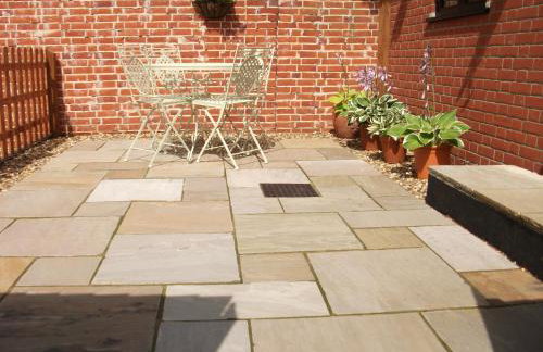 Golden Cross - Photo 2