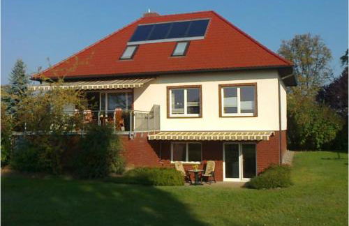 Geräumige Wohnung mit Terrasse in ruhiger Lage - Foto 1