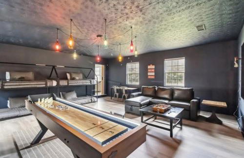 5BR with Game Room & Huge Backyard - Foto 46