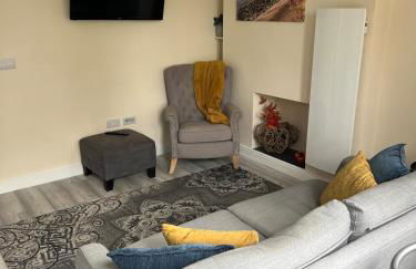 Penarth Station Renovated apartment - Photo 14