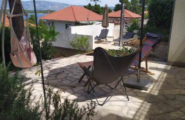 Cozy Jelsa apartment in the shade of the pines. - Foto 21