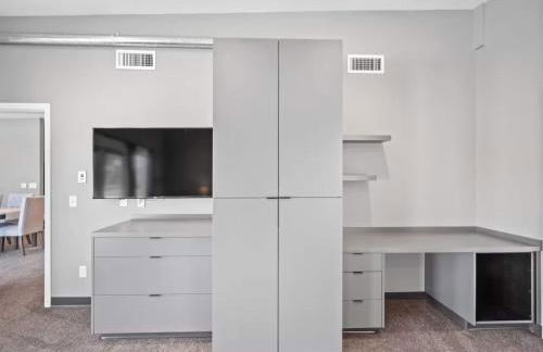 Modern Top Floor 2BR 1BA w Private Rooftop Patio South Hill Near Downtown - Foto 13