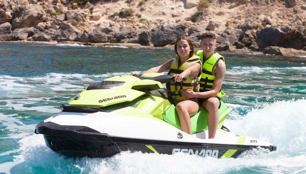 In moto d'acqua a Cala d'Or