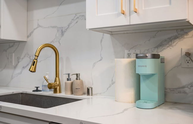 Modern Cozy Retreat Stylish Stay With Patio Parking - Foto 36