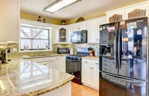 Stunning Maggie Valley Getaway with Decks, Fire Pit! - Foto 8