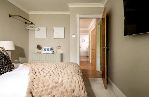 Seahaven in Sandbanks with Private Hot Tub - Photo 23