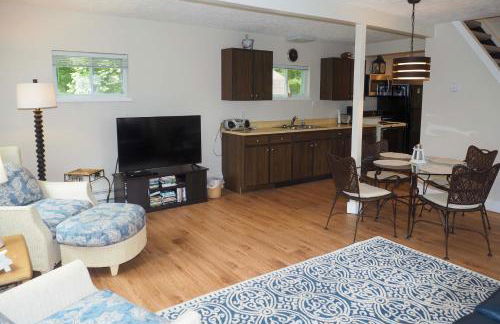 Getaway on Crystal Clear Lake Main and Guest House! - Foto 28