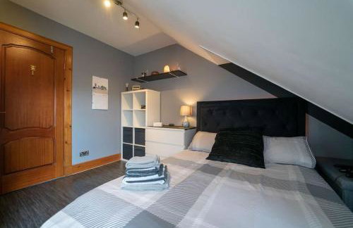 Stunning Central Villa by Golf Course & Beach - Foto 15